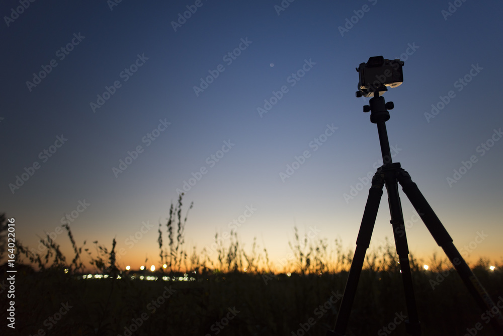 DSLR Camera take a sunset picture DSLR Camera take a sunset picture