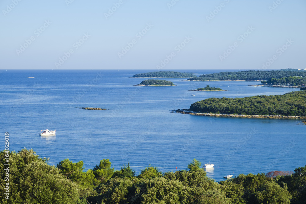 Obraz premium Small uninhabited island