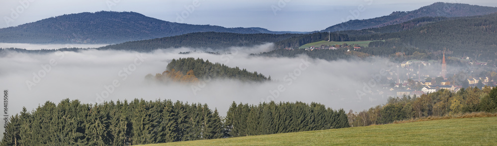 Zwiesel im Bayerischen Wald mit Herbstnebel Zwiesel im Bayerischen Wald mit Herbstnebel