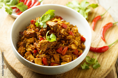Spiced rice with chicken and vegetables