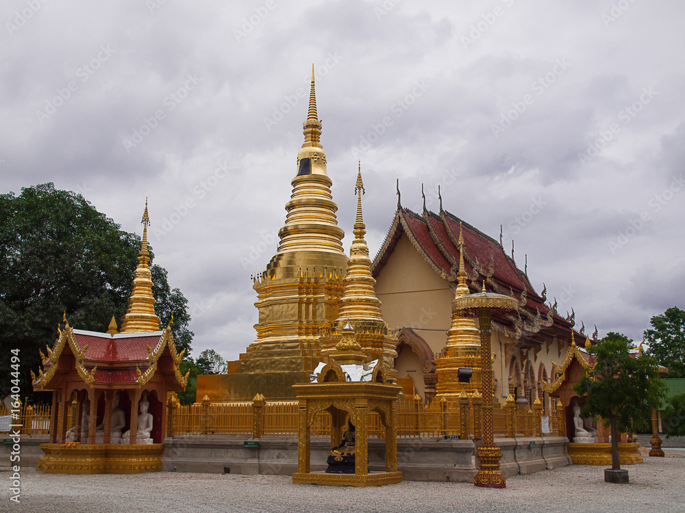 Naklejka premium Wat Phrathat Ha Duang ,Lamphun,Thailand. .