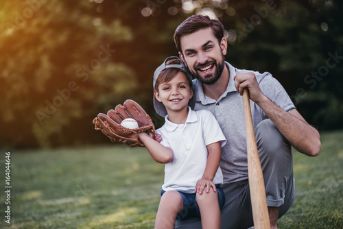 Photography Dad with son playing baseball