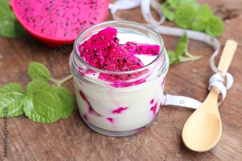dragon fruit smoothies yogurt