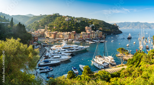 Photo Aussicht auf den Hafen von Portofino, Ligurische Riviera, Italien