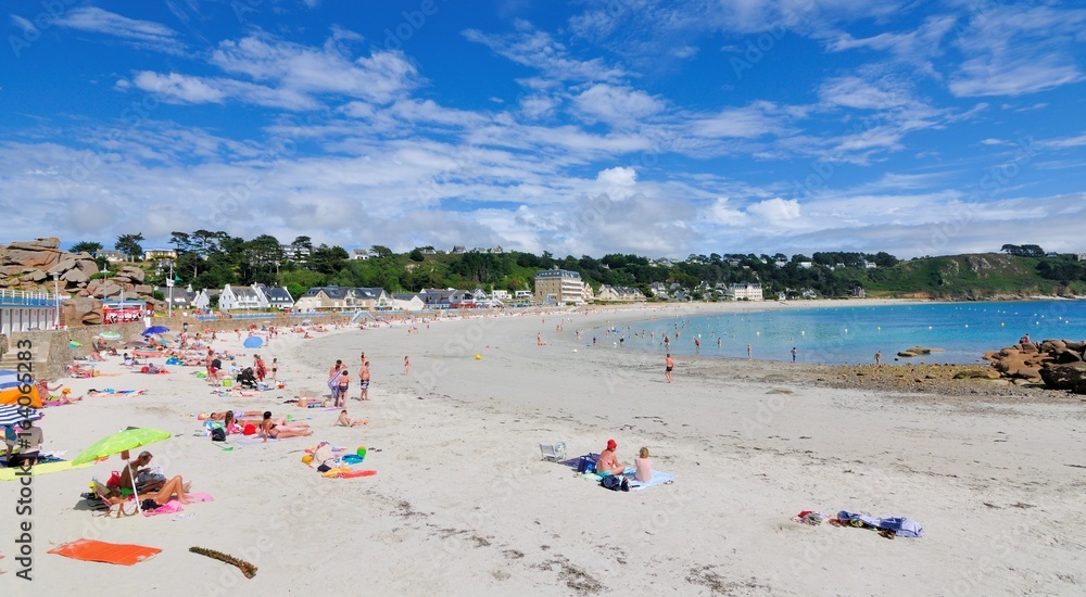La grande plage Tresmeur à Trébeurden en Côtes d'Armor La grande plage Tresmeur à Trébeurden en Côtes d'Armor