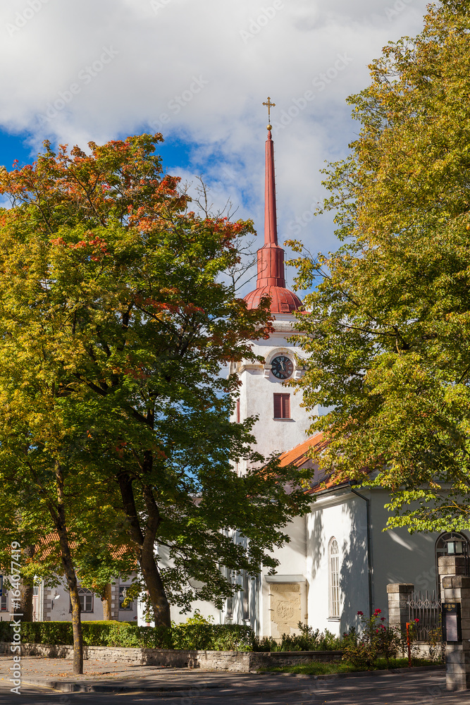 Obraz premium Lutheran church in Kuressarae, Saaremaa, Estonia. Early autumn sunny day.