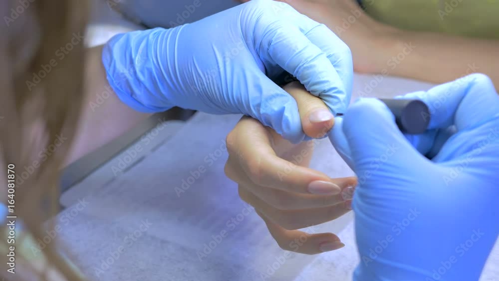 The master apply varnish on the thumb. The master apply varnish on the thumb.