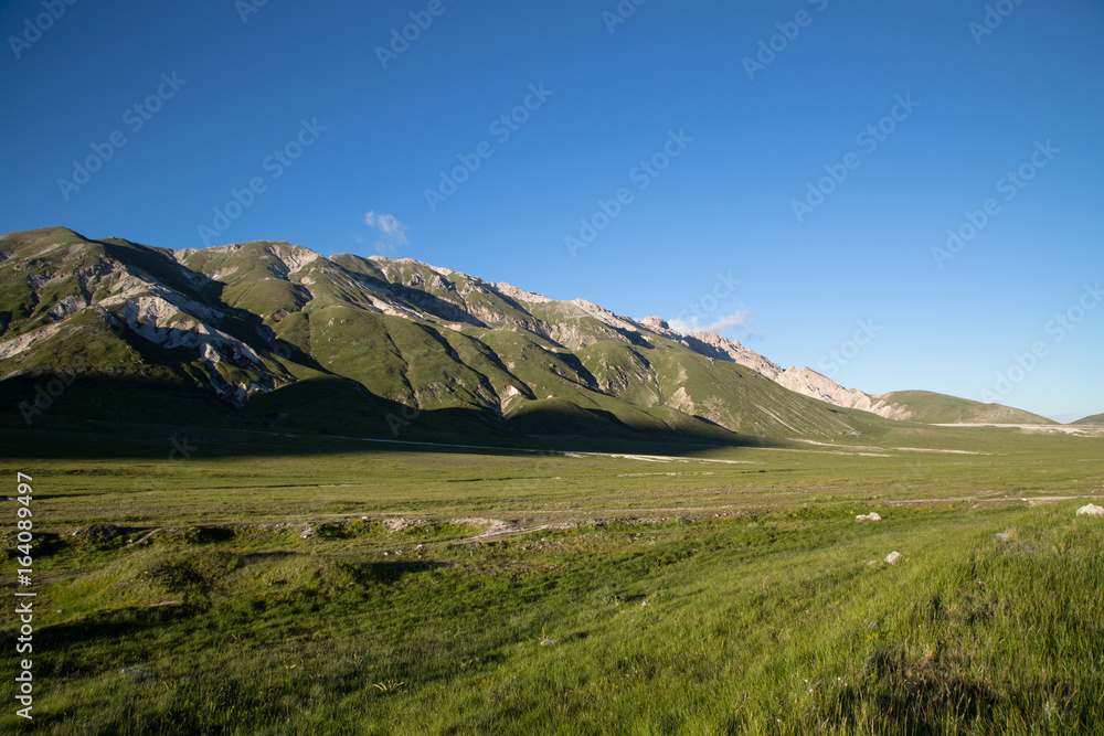 Panorama, Parco Nazionale Gran Sasso e Monti della Laga, inizio dell'estate