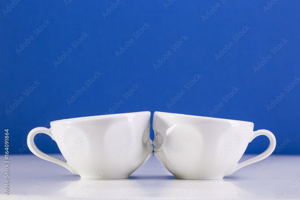 Two white cups on a blue background. I love uou.