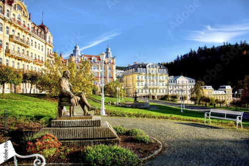 Fotografia, Obraz Panorama view of Goethe square with statue, hotel buildings and fountain in the