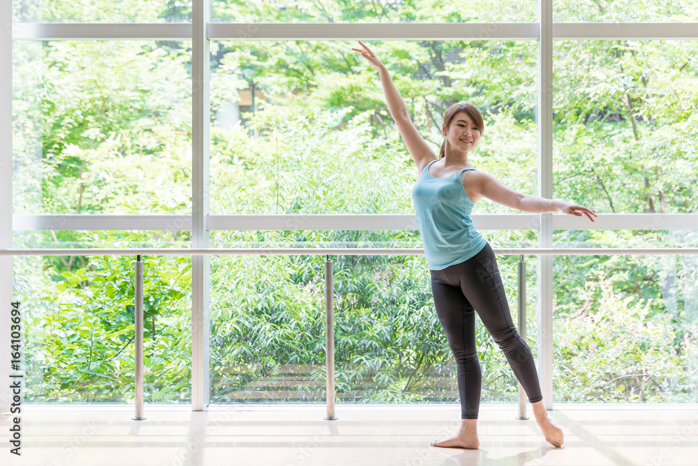 Fototapeta premium attractive asian woman doing ballet