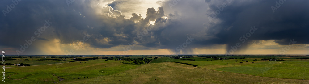 Obraz premium Thunderstorm on the Prairie