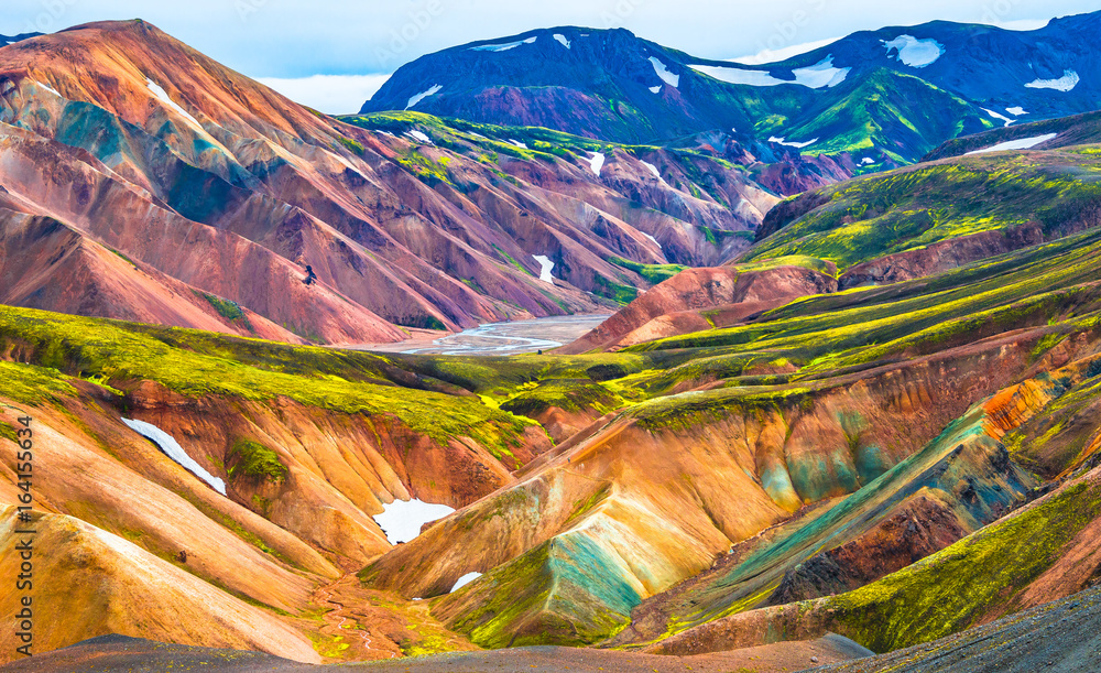 Fototapeta premium Piękne kolorowe góry wulkaniczne Landmannalaugar na Islandii