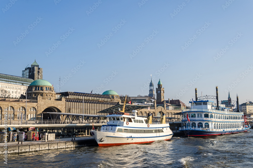 Hamburg Landungsbrücken Boote