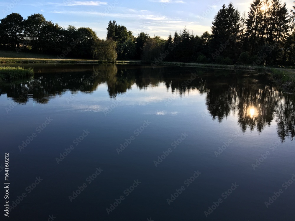 Soirée autour d'un lac