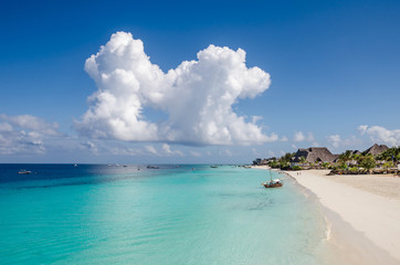Fototapete Sansibar Weisser Sandstrand von Nungwi Sansibar  © laranik