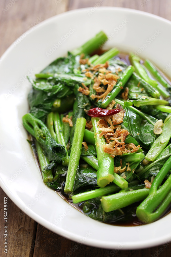 stir fried chinese kale(chinese broccoli) with oyster sauce
stir fried chinese kale(chinese broccoli) with oyster sauce