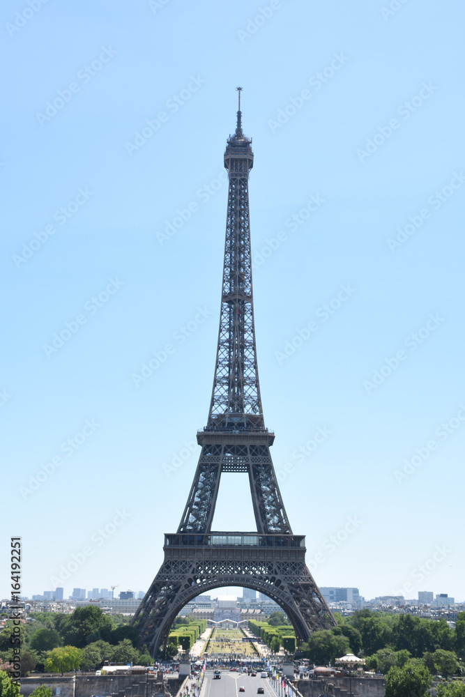 Torre Eiffel in front