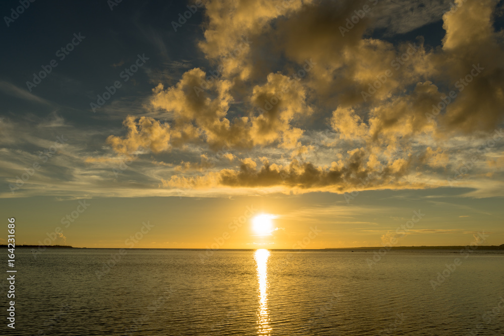 瀬底島の瀬底ビーチ・夕陽