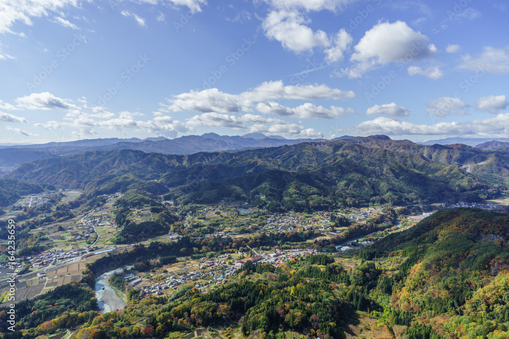 Fototapeta premium 秋の岩櫃山から見た風景