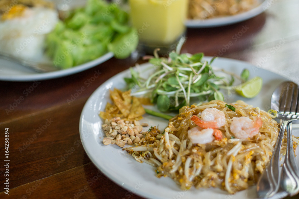 Pad thai noodel food