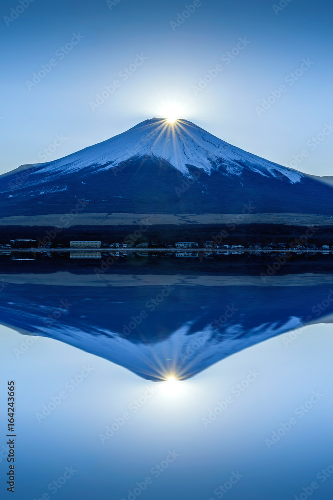 Fototapeta premium Sunset of the top of Fuji Mountain with Reflection called Double Diamond Fuji