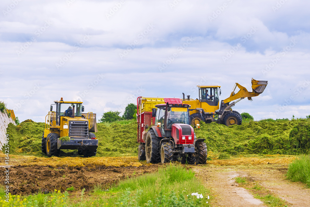 Agricultural machinery for harvesting silage Agricultural machinery for harvesting silage