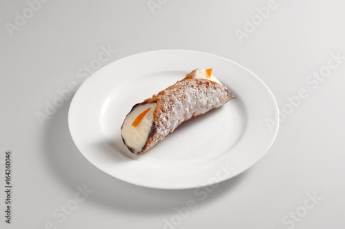 Round dish with Sicilian cannoli photo