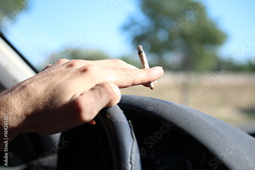 Konstfotografi fumer ou conduire ? sécurité routière