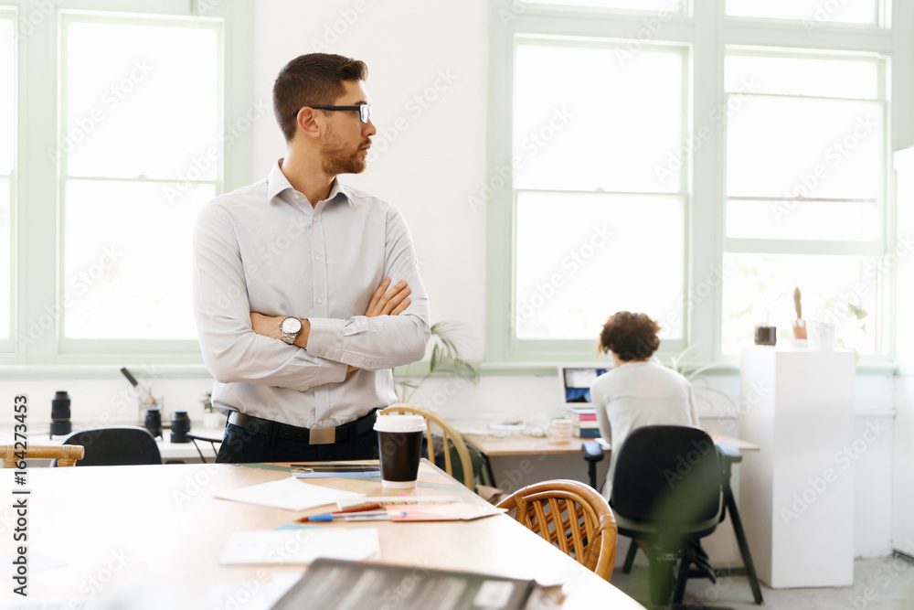 Obraz premium Young man in offfice