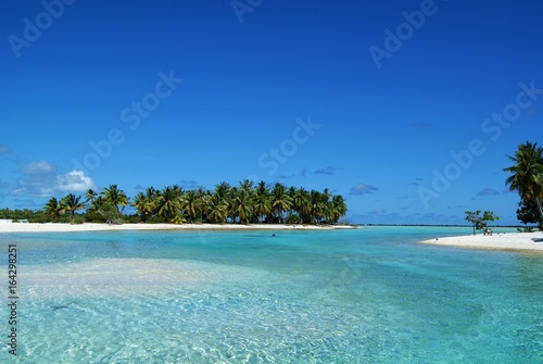 Motus de l'atoll de Rangiroa (polynésie)
