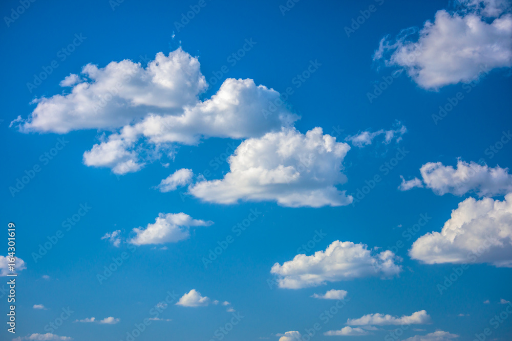 Fototapeta premium Scattered Clouds