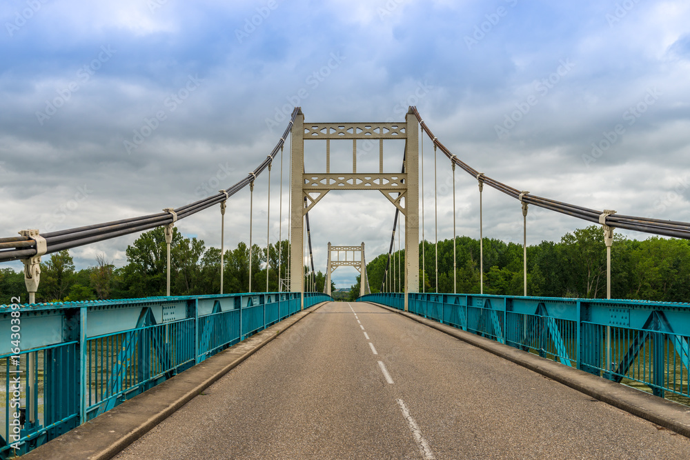 Pont suspendu à Auvillar, Tarn et Garonne en Occitanie, France