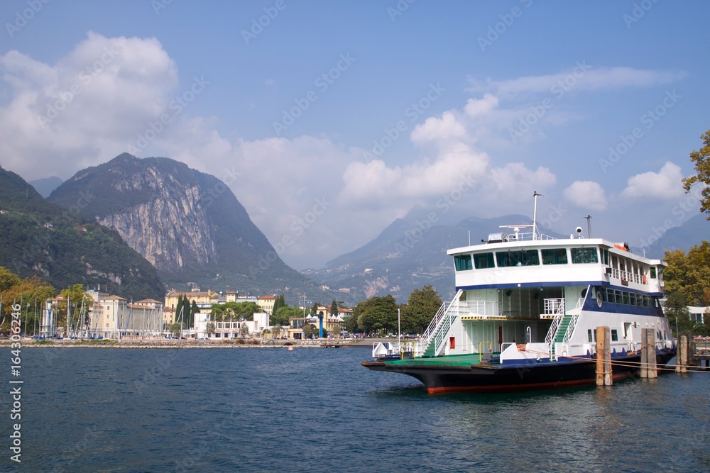 Riva del garda - Il traghetto del Lago di Garda