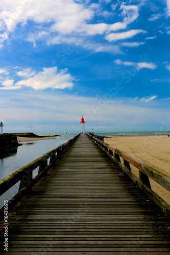 Normandie  Deauville le pont vers le phare