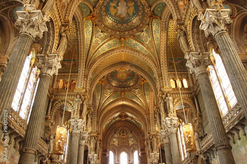 Intérieur de la Basilique Notre-Dame de Fourvière à Lyon