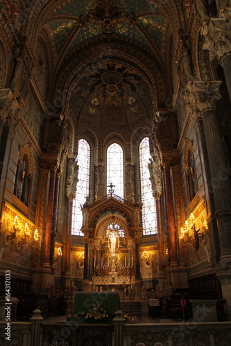 Nef de la Basilique Notre-Dame de Fourvi  re    Lyon