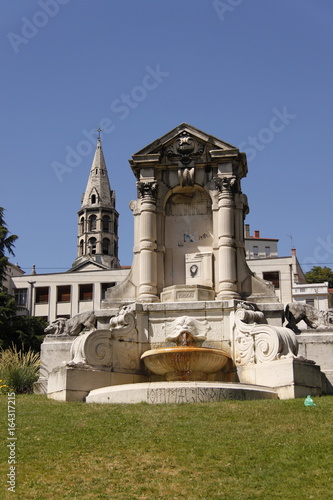 Obraz na plátně Fontaine rue Lucien à Lyon