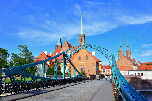 Tumski Bridge, connecting old town and Sand Island of Wroclaw with Cathedral Island or Ostrow Tumski, Poland.