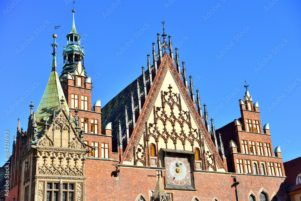 Fototapeta premium Colorful morning scene on Wroclaw Market Square with Town Hall. Sunny cityscape in historical capital of Silesia, Poland, Europe.