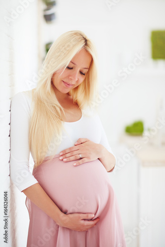 portrait of beautiful young pregnant woman, indoors Free Download portrait of beautiful young pregnant woman, indoors - GFXLoad