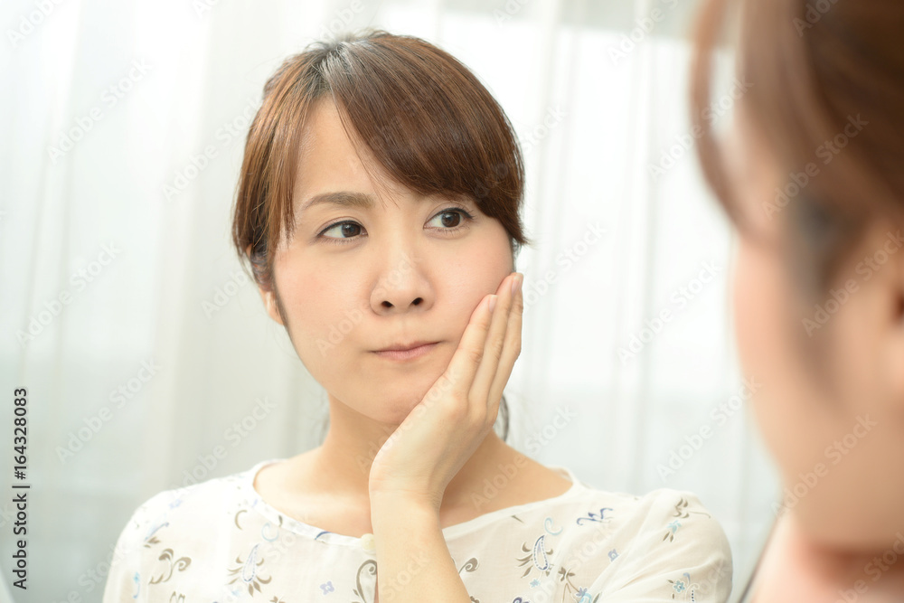 お肌が気になる女性 お肌が気になる女性