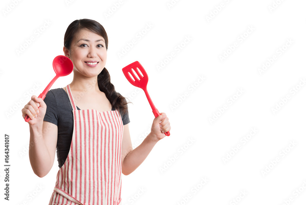 女性 エプロンをしている主婦 白背景