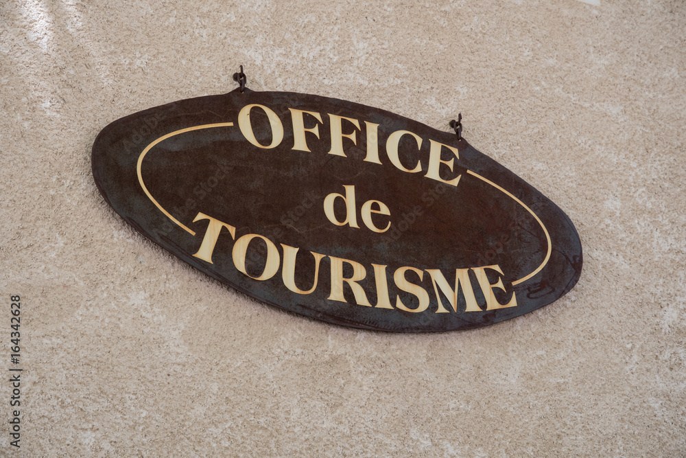 Indicazione dell'ufficio del turismo a Moustiers Sainte-Marie in Provenza,  Francia Stock Photo | Adobe Stock