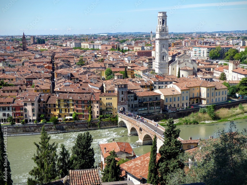 Città di Verona visto dall'alto in Italia.