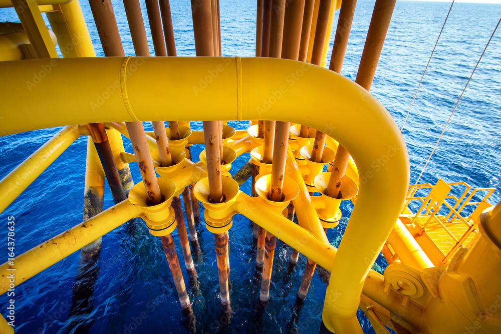 Pipe line in Oil and Gas processing platform gas condensate and water and sent to onshore refinery Pipe line in Oil and Gas processing platform gas condensate and water and sent to onshore refinery