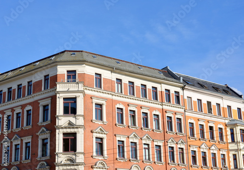 Fassaden von Mehrfamilienhäusern