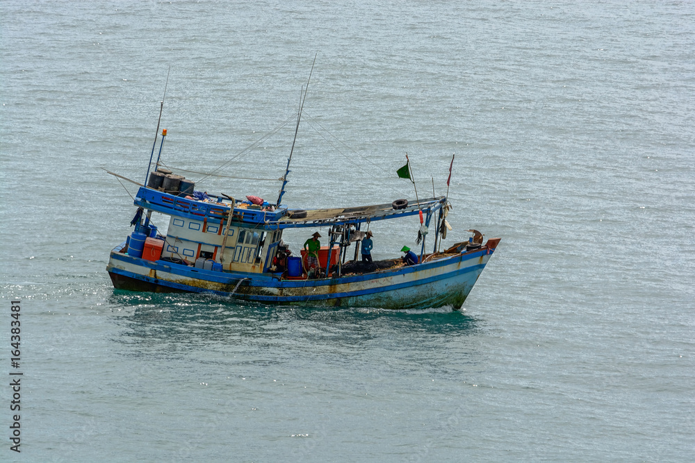 Fototapeta premium Vietnamese fishing boat