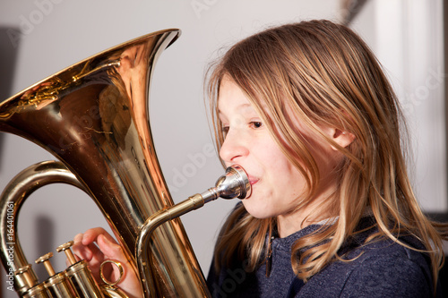 Obraz na plátně Girl playing baritone