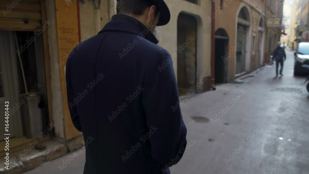 Investigator remotely tracking movements of his client under house arrest Investigator remotely tracking movements of his client under house arrest